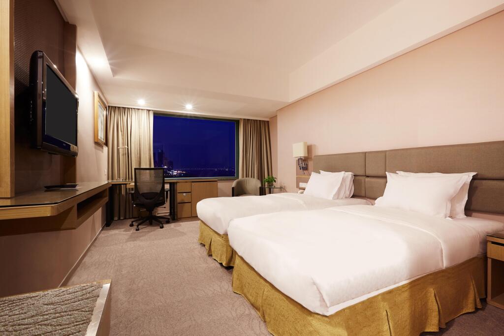 Ухань: Holiday Inn Riverside Wuhan by IHG
