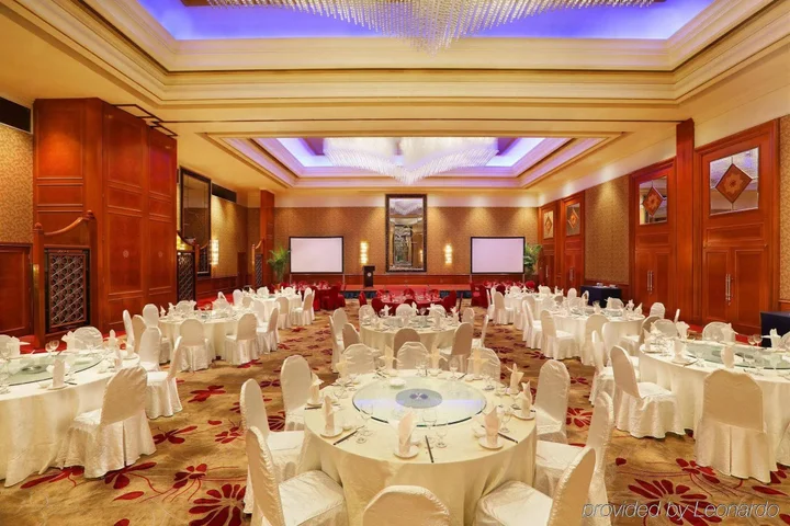 Чэнду: Sheraton Chengdu Lido Hotel