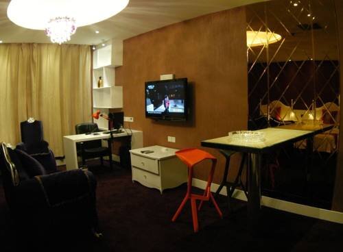 Лоян: Babylon Hotel