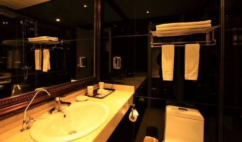 Лоян: Babylon Hotel
