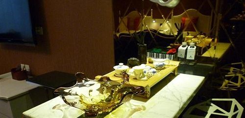 Лоян: Babylon Hotel