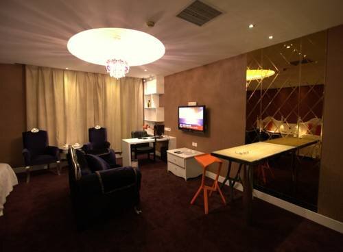 Лоян: Babylon Hotel