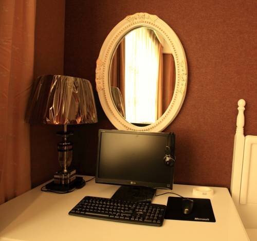 Лоян: Babylon Hotel