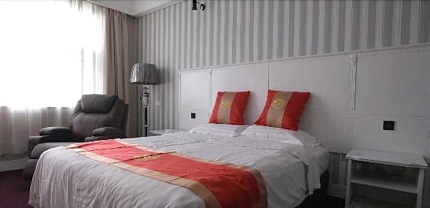 Лоян: Babylon Hotel