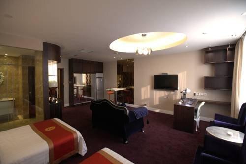 Лоян: Babylon Hotel