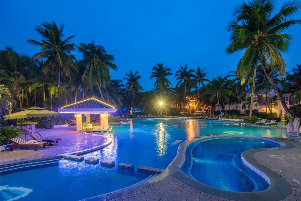 Санья: Palm Beach Resort And Spa