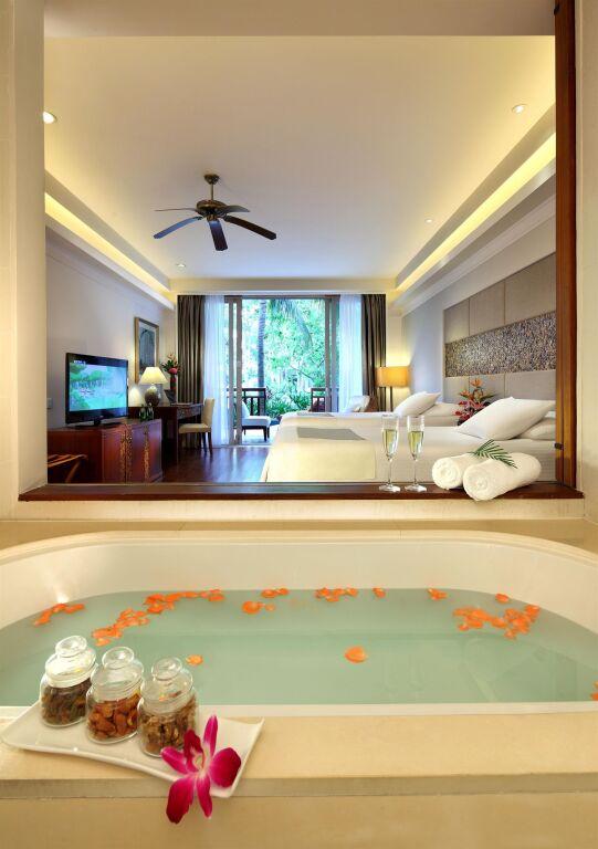 Санья: Swissôtel Sanya Yalong Bay