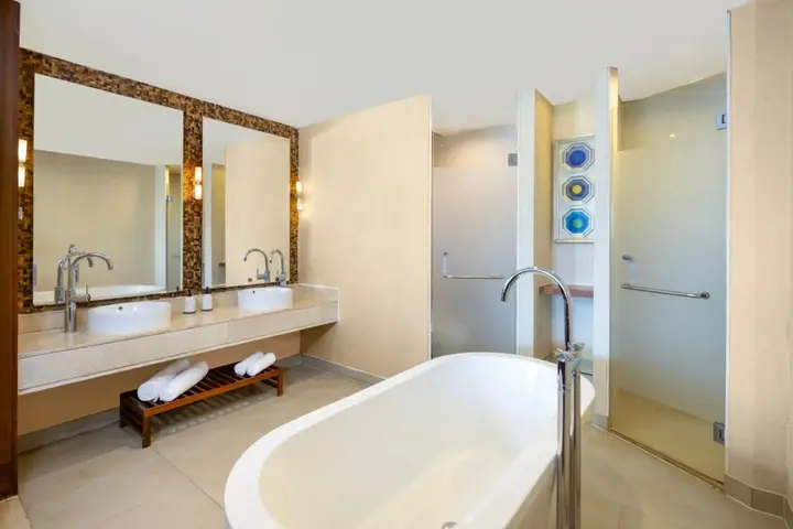 Санья: Swissôtel Sanya Yalong Bay