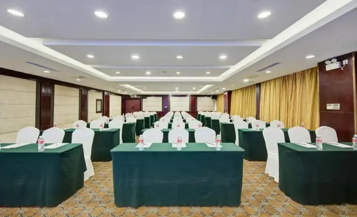 Шэньян: Rising International City Hotel