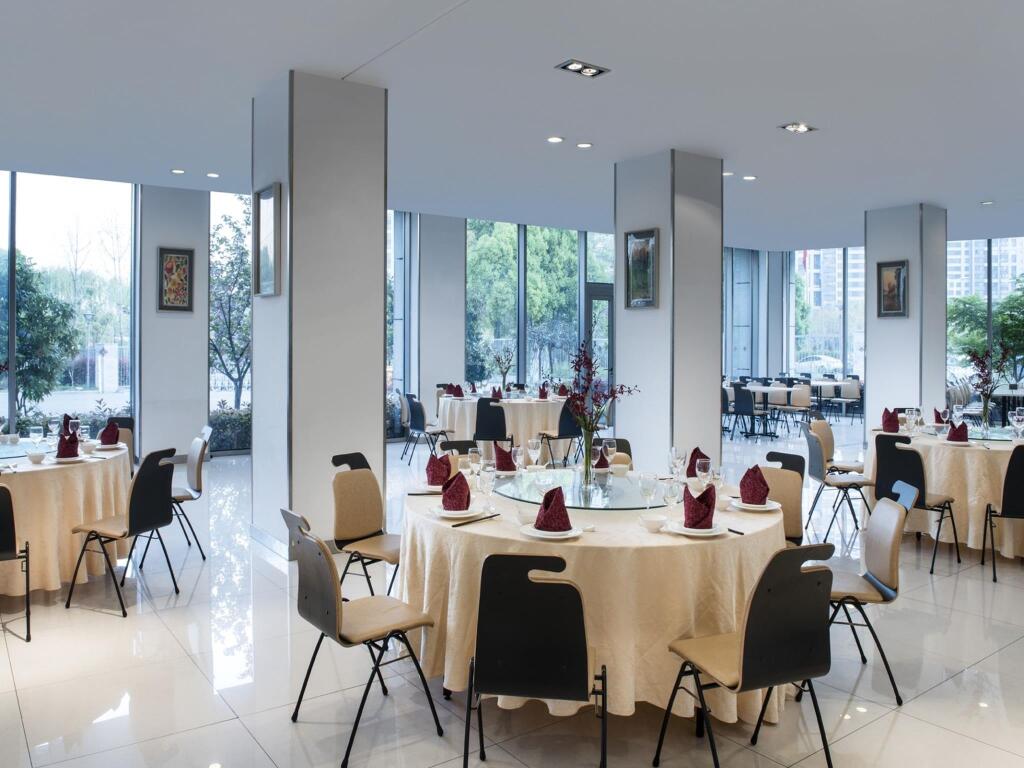 Нанкин: Nanjing Expo Center Hotel