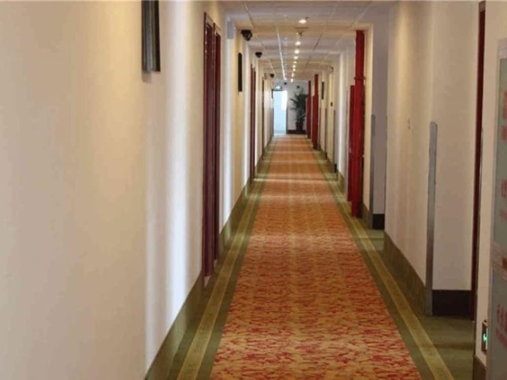 Чжэньцзян: Green Tree Inn Zhenjiang Zhongyang Street RT-MART