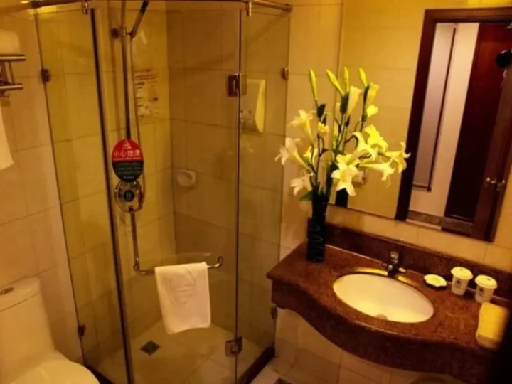 Чжэньцзян: Green Tree Inn Zhenjiang Zhongyang Street RT-MART