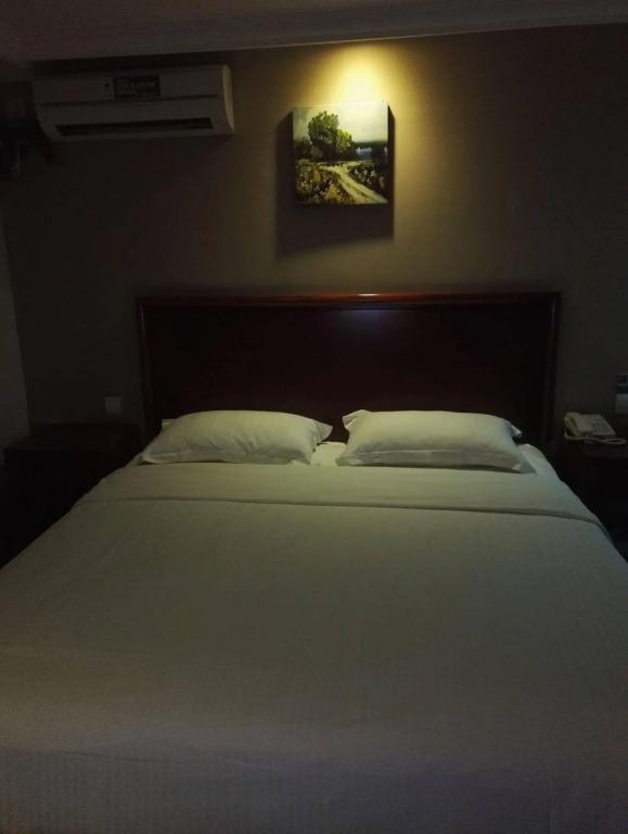 Ухань: GreenTree Inn Wuhan Wuchang Railway Station Business Hotel