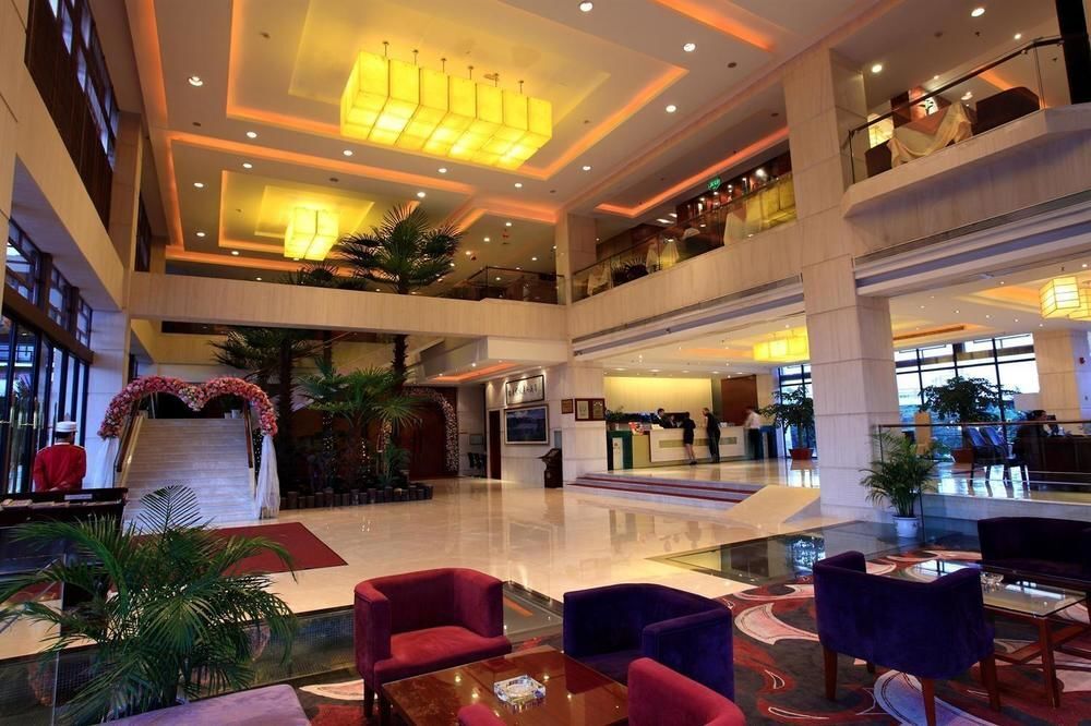 Хойчжоу: New Metropolis Hotel