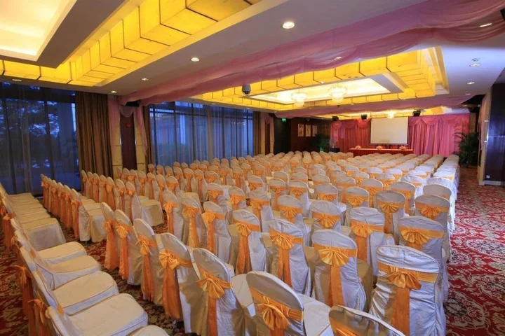 Хойчжоу: New Metropolis Hotel