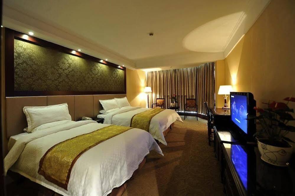 Уси: Vienna Hotel