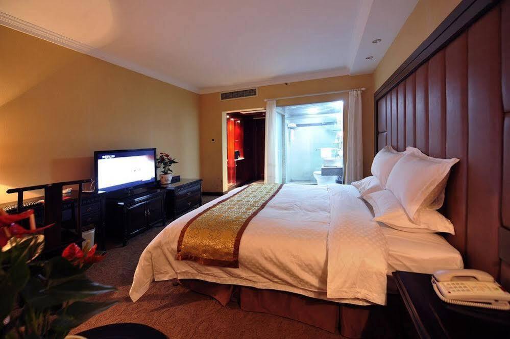 Уси: Vienna Hotel