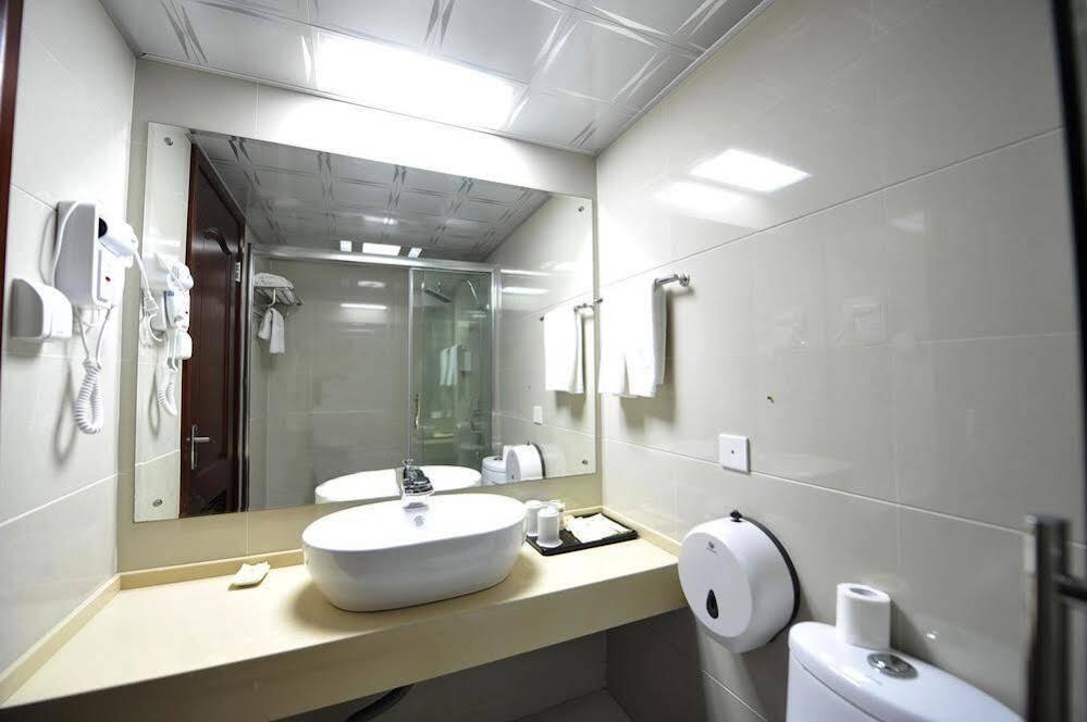 Уси: Vienna Hotel