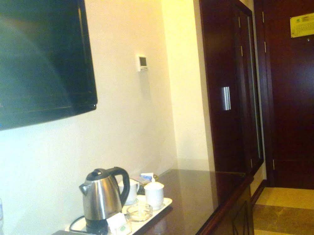 Уси: Vienna Hotel