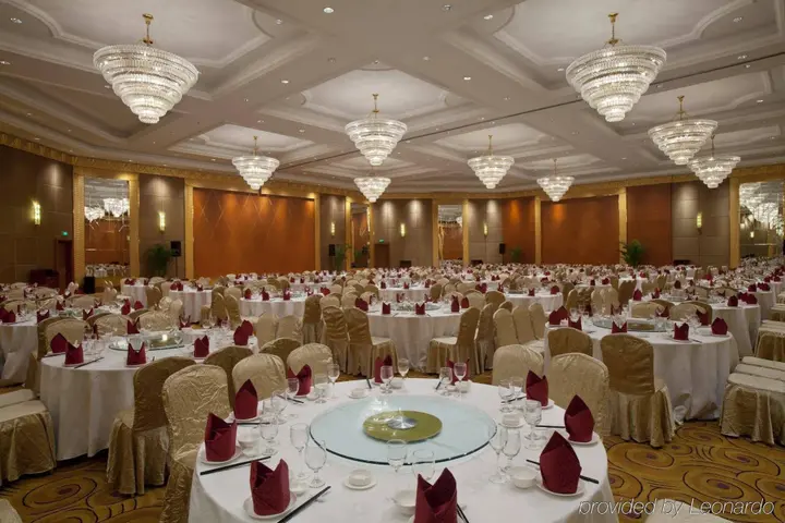 Уху: Golden Eagle Summit Hotel