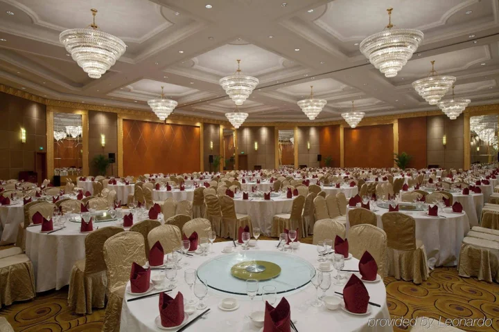 Уху: Golden Eagle Summit Hotel