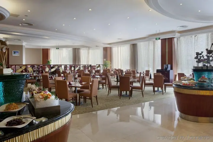 Уху: Golden Eagle Summit Hotel