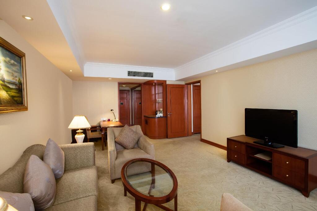Уху: Golden Eagle Summit Hotel