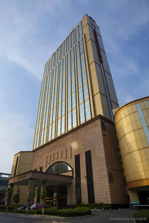 Уху: Golden Eagle Summit Hotel