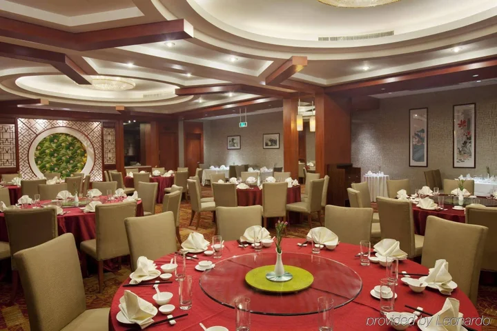 Уху: Golden Eagle Summit Hotel