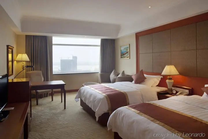 Уху: Golden Eagle Summit Hotel