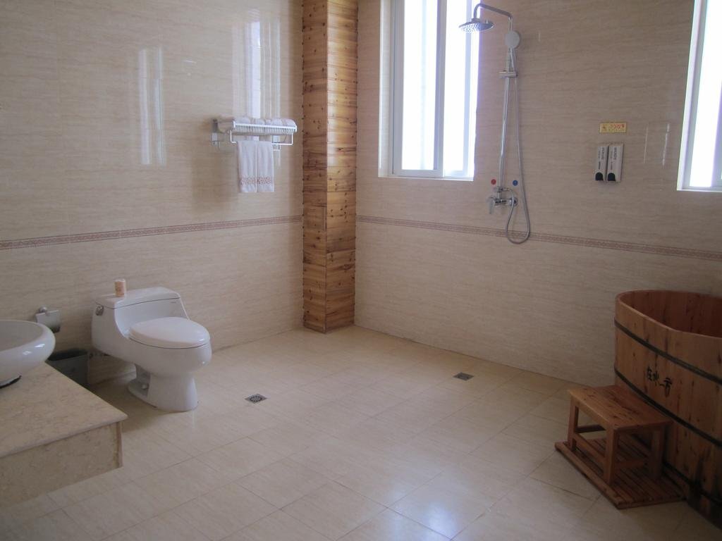 Баошань: Green Tree Inn Express Tengchong Rehai Spa Jichang Road