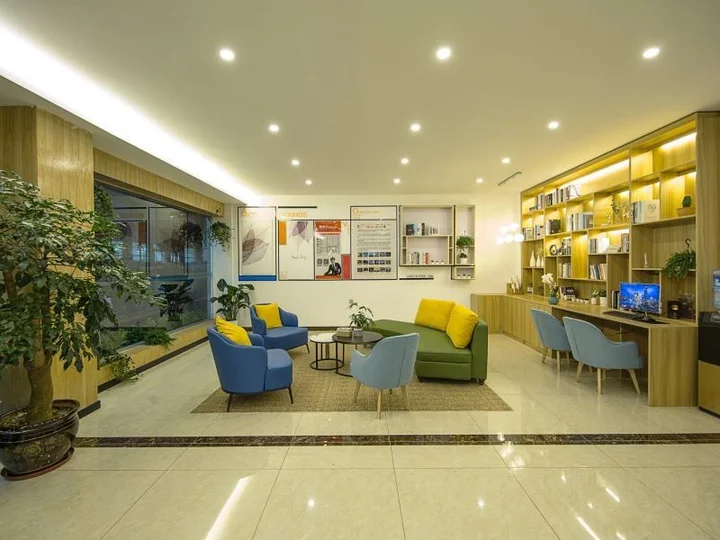 Баошань: Green Tree Inn Express Tengchong Rehai Spa Jichang Road