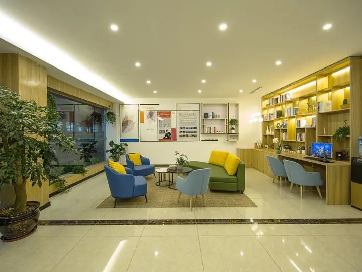 Баошань: Green Tree Inn Express Tengchong Rehai Spa Jichang Road