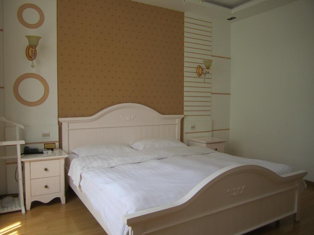 Баошань: Green Tree Inn Express Tengchong Rehai Spa Jichang Road