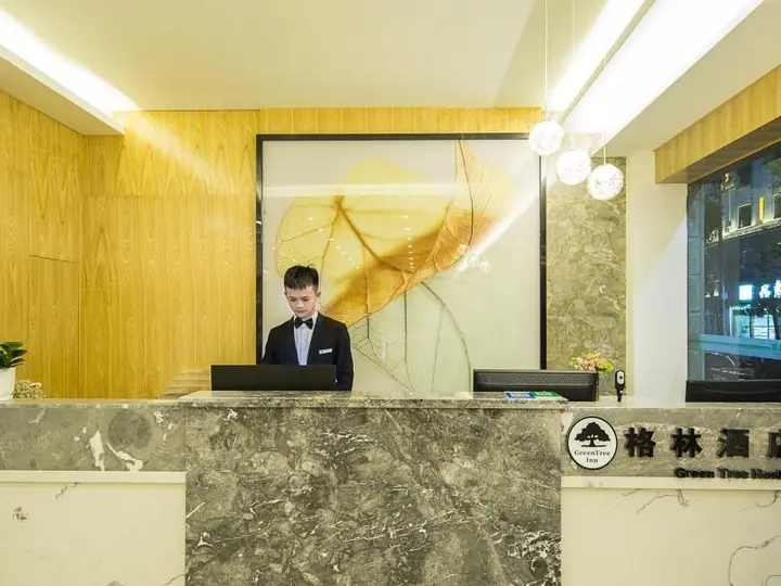 Баошань: Green Tree Inn Express Tengchong Rehai Spa Jichang Road
