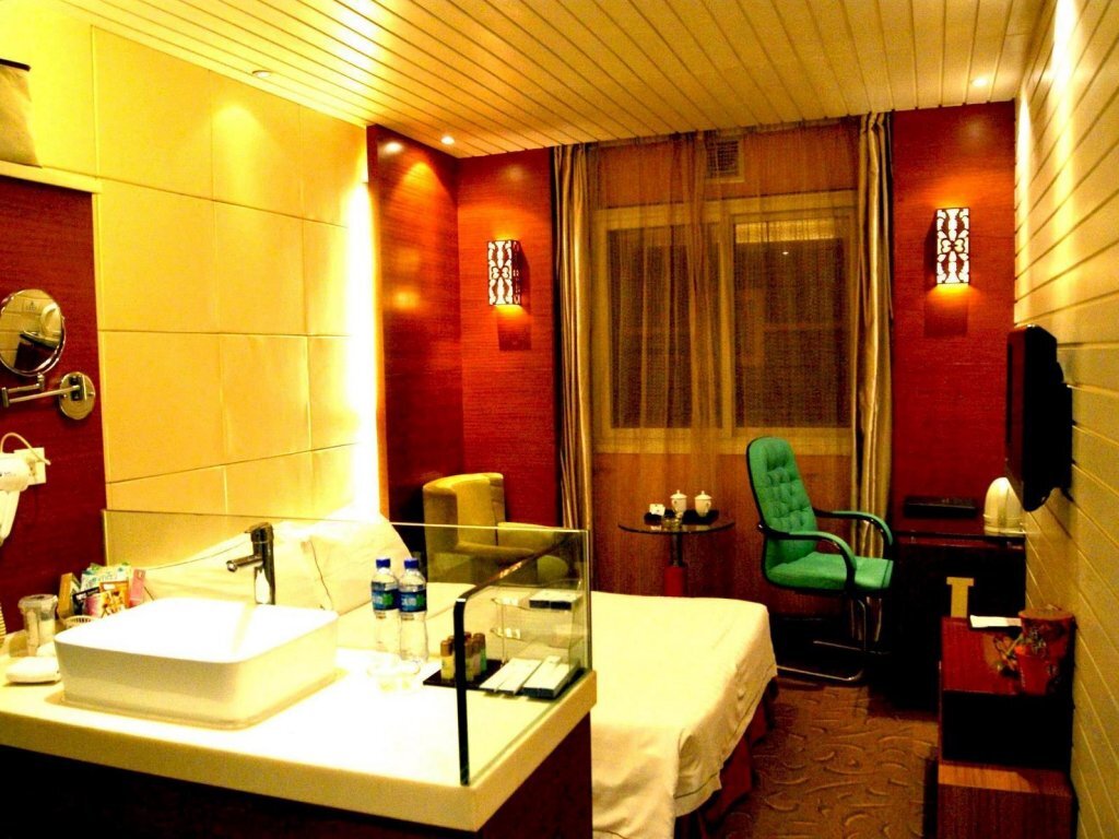 Ухань: XIhotel - Wuchang Railway Station Metro Station
