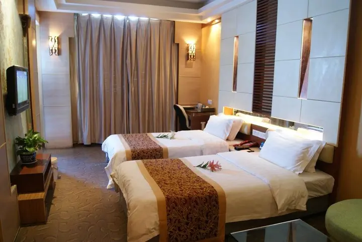 Ухань: XIhotel - Wuchang Railway Station Metro Station
