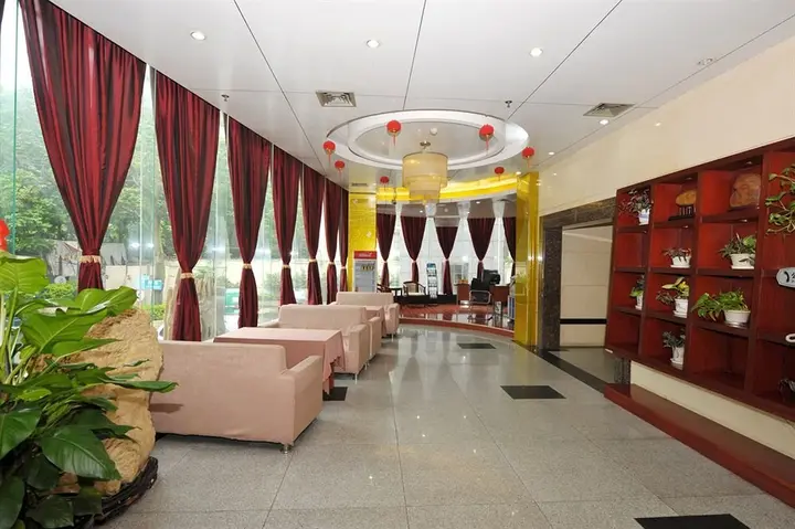 Наньнин: Nanning Zelin Hotel