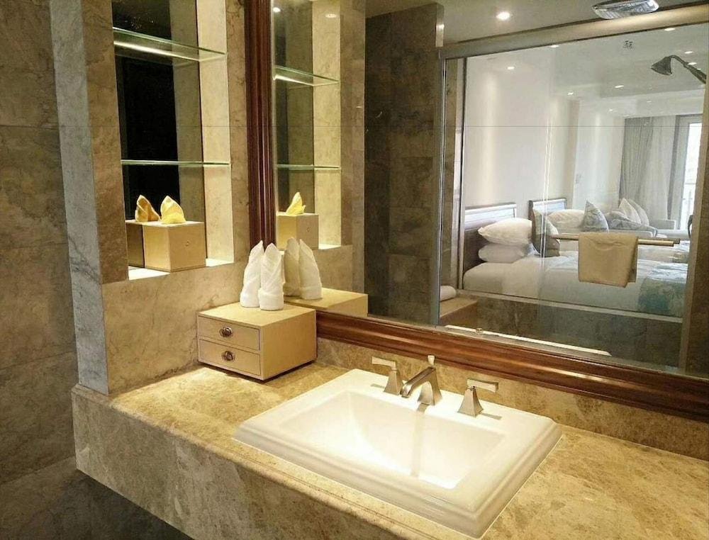 Санья: Sanya Baohong Hotel