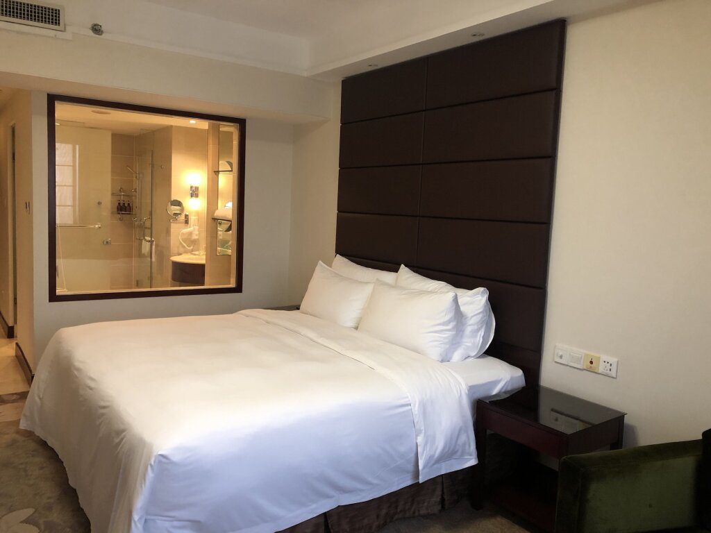 Шанхай: Guangdong Hotel Shanghai