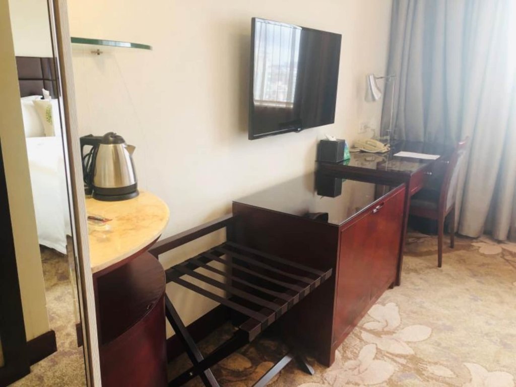 Шанхай: Guangdong Hotel Shanghai