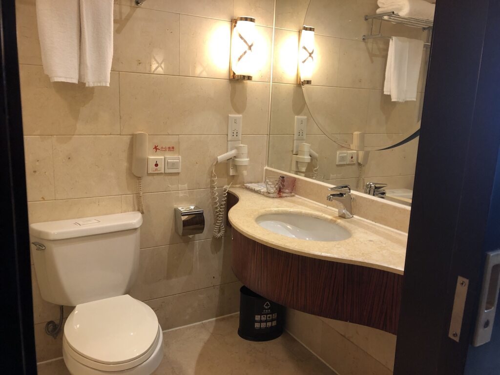 Шанхай: Guangdong Hotel Shanghai