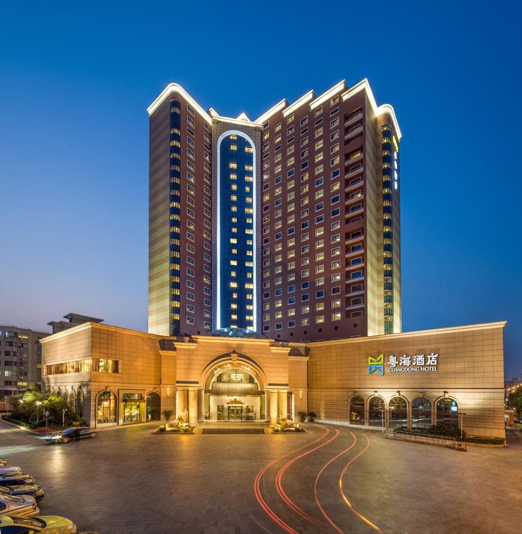 Шанхай: Guangdong Hotel Shanghai