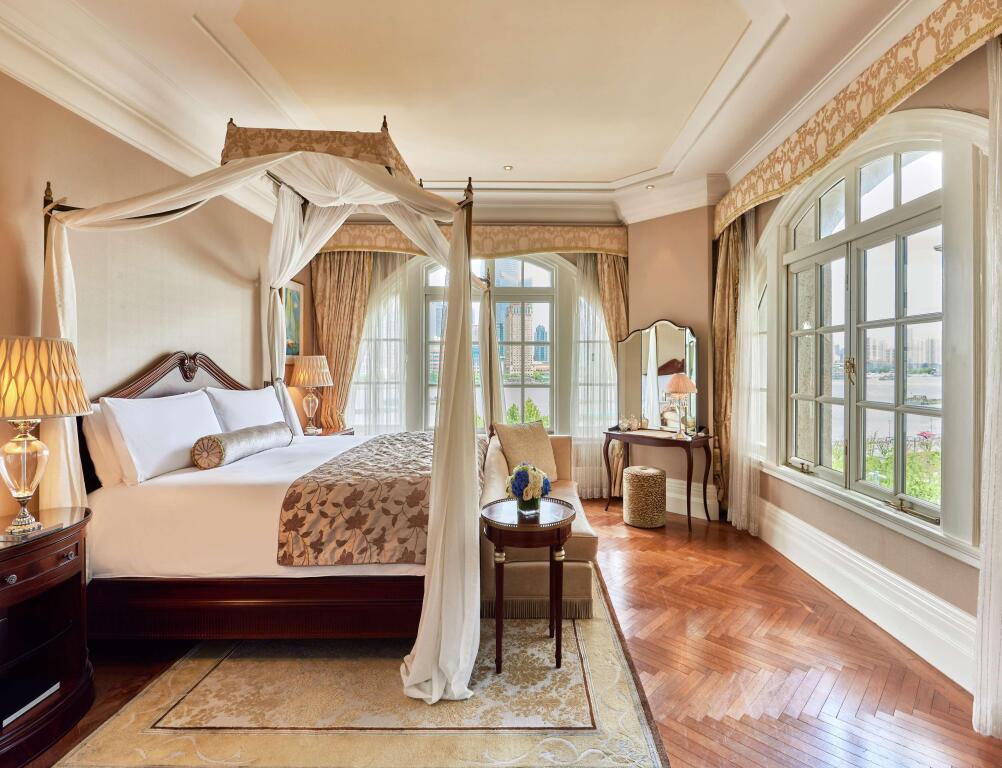 Шанхай: Waldorf Astoria Shanghai on the Bund