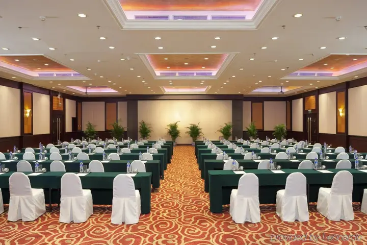 Пекин: Holiday Inn Beijing Chang An West by IHG