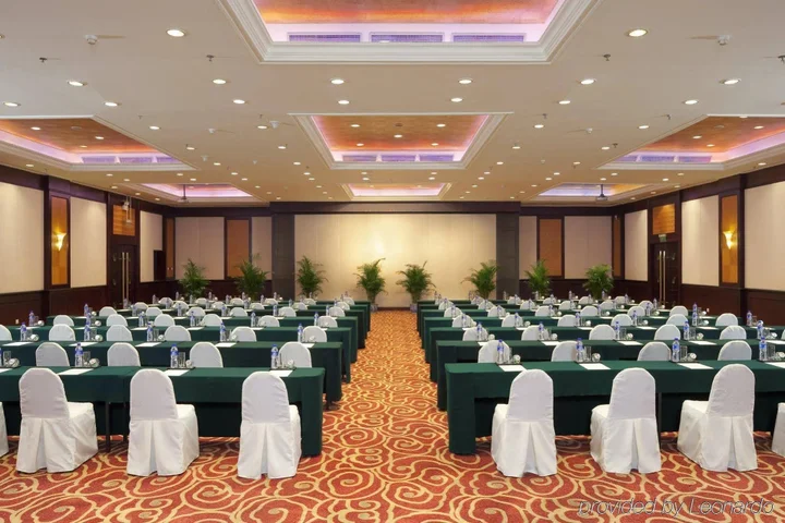 Пекин: Holiday Inn Beijing Chang An West by IHG