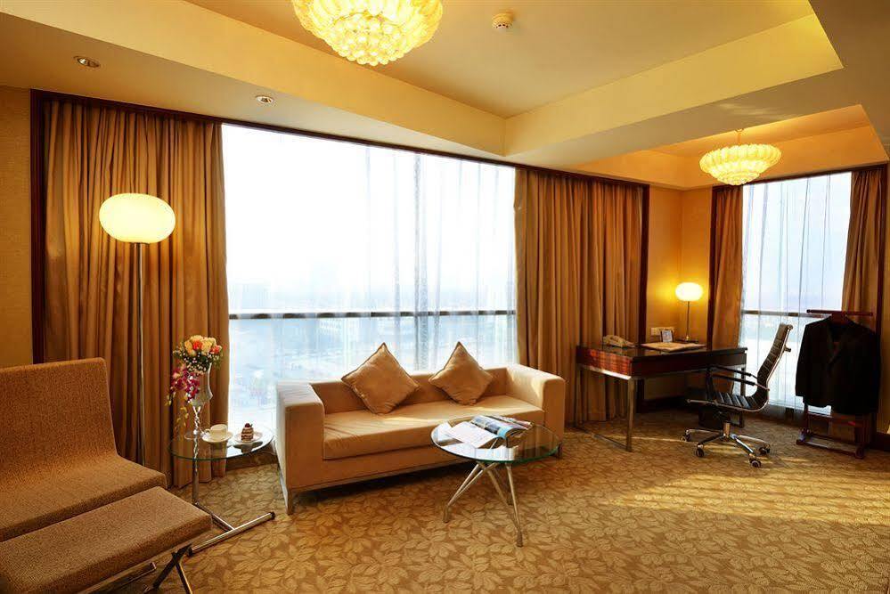 Цзясинь: Leedenhotel