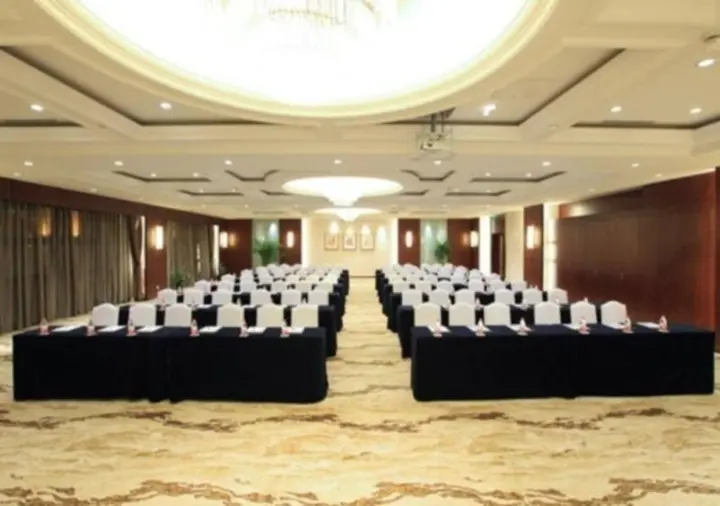 Шаоксинг: Howard Johnson Tongfang Plaza Zhuji