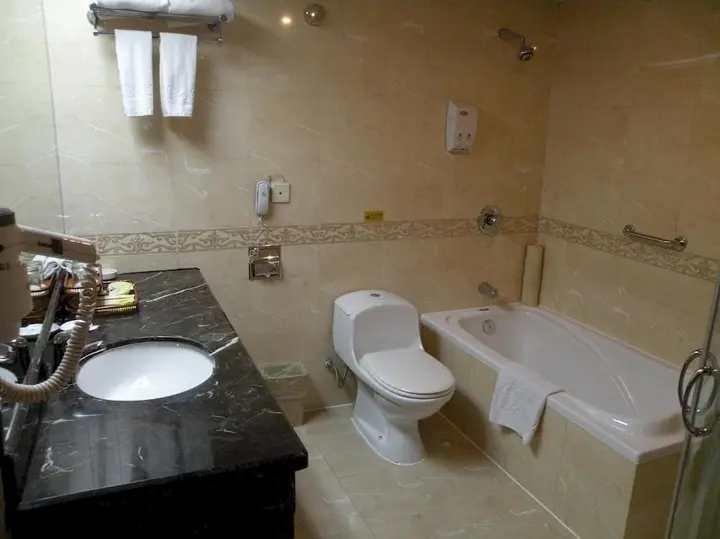 Гуйлинь: Golden Dragon Hotel