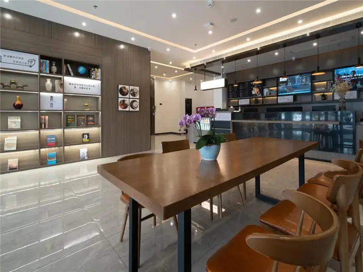 Jin Tai Zi Hotel — фото 1